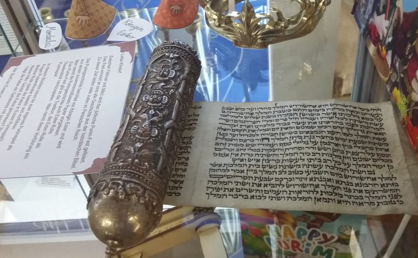 Exponat des Monats Neue Wechselausstellung zum jüdischen Fastnachtsfest „Purim“ im Jüdischen Museum Emmendingen